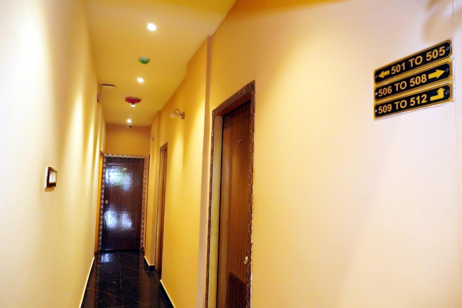 Hotel Golden Plaza Vashi Екстер'єр фото